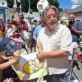 Matt Groening, dejo de firmar autografos para venir a ver a su novia
