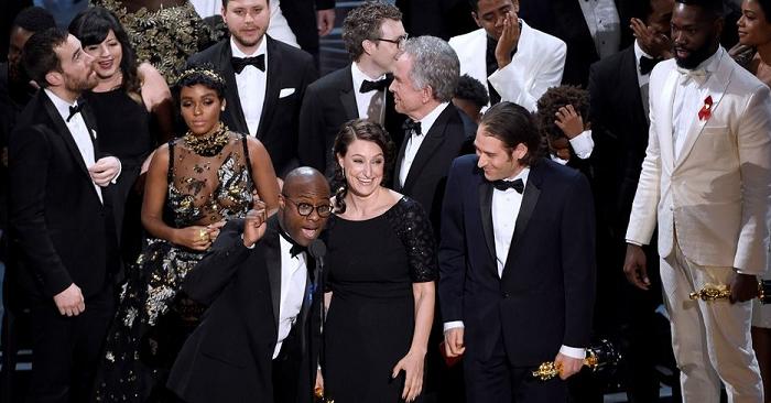 Tras un histrico papeln, "Moonlight" gan como mejor pelcula