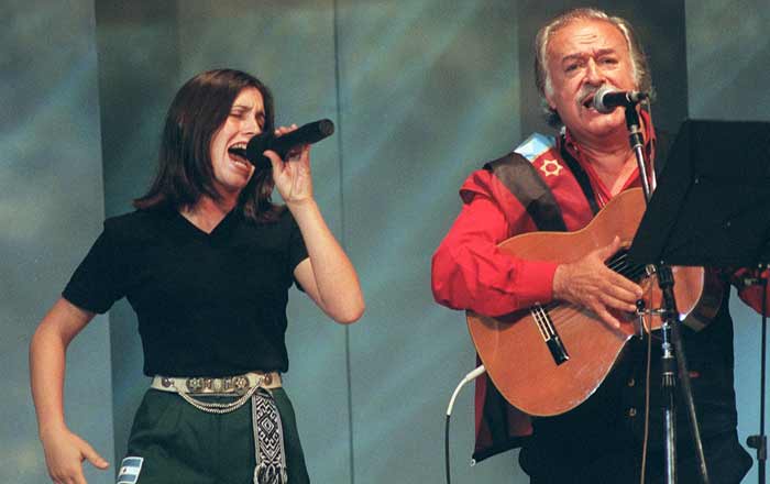 Cesar Isella y Soledad Pastorutti, juntos sobre el escenario